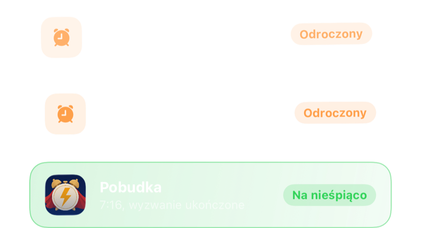 Dwa odłożone budziki jeden na drugim, a potem jeden wyłączony na dobre po wykonaniu wyzwania