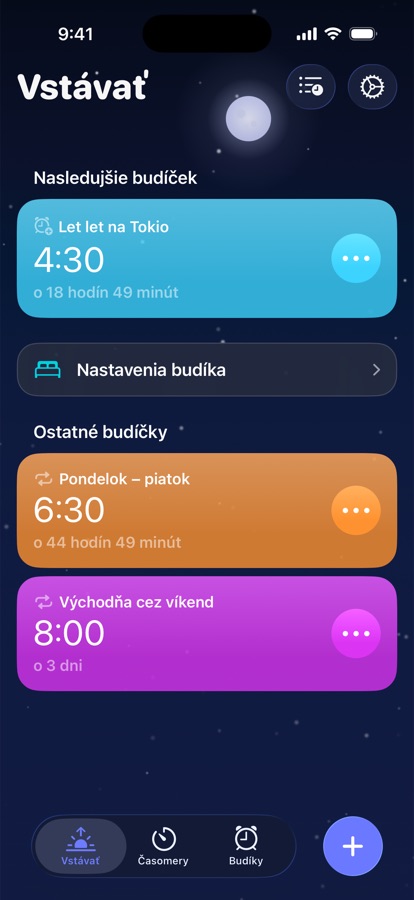 Karta Vstávanie s najbližším budíkom na vstávanie a ďalšími budíkmi